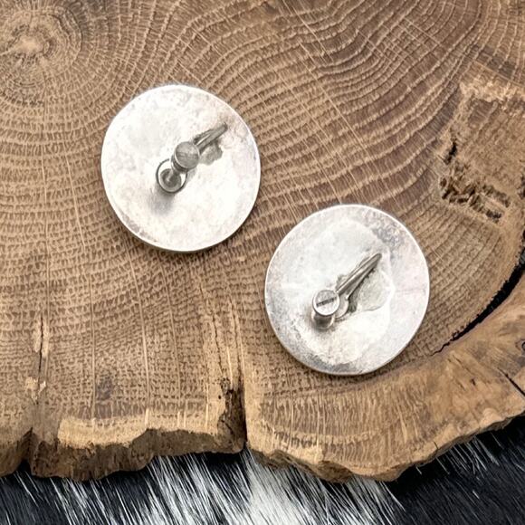 1960s Native American NAVAJO Sterling Silver Dome Screwback Earrings Leaf Stamps - Picture 3 of 4